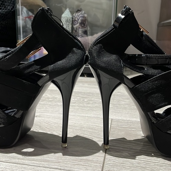 Black Strappy Stilettos - Picture 2 of 4